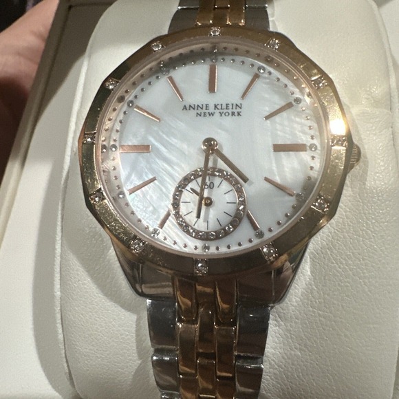 Anne Klein New York Two-Tone Swarovski Crystal Ladies Watch Slighlty Used W Box - Picture 3 of 7